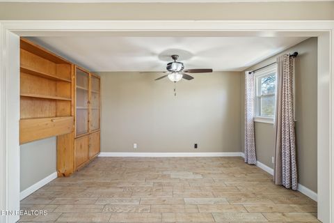 Tiny photo for 914 E Beaver Creek Drive, Knoxville, TN 37918 (MLS # 1324127)