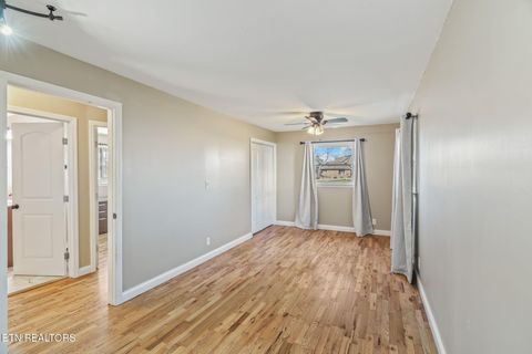 Tiny photo for 914 E Beaver Creek Drive, Knoxville, TN 37918 (MLS # 1324127)