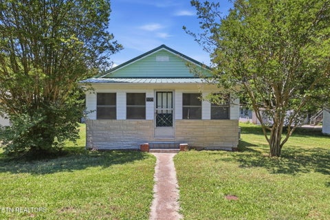 Photo of 335 Oakdale St, Maryville, TN 37801 (MLS # 1345170)