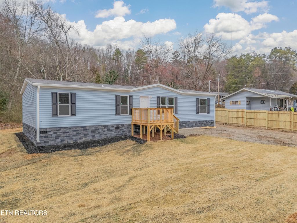 Photo of 531 Greenwood St, Kingston, TN 37763 (MLS # 1331175)