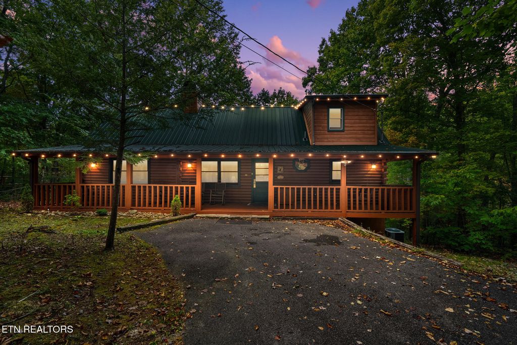 Photo of 1521 Dawn Lane, Sevierville, TN 37876 (MLS # 1318188)