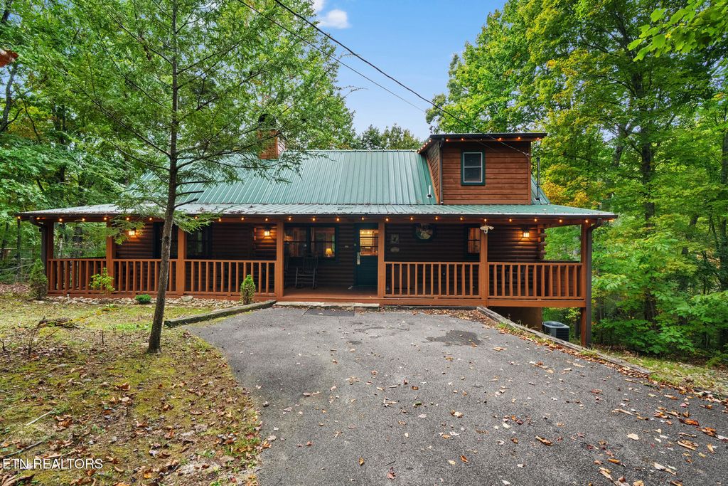 Photo of 1521 Dawn Lane, Sevierville, TN 37876 (MLS # 1318188)