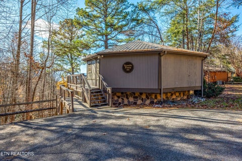 Photo of 1068 E Foothills Drive, Gatlinburg, TN 37738 (MLS # 1357320)