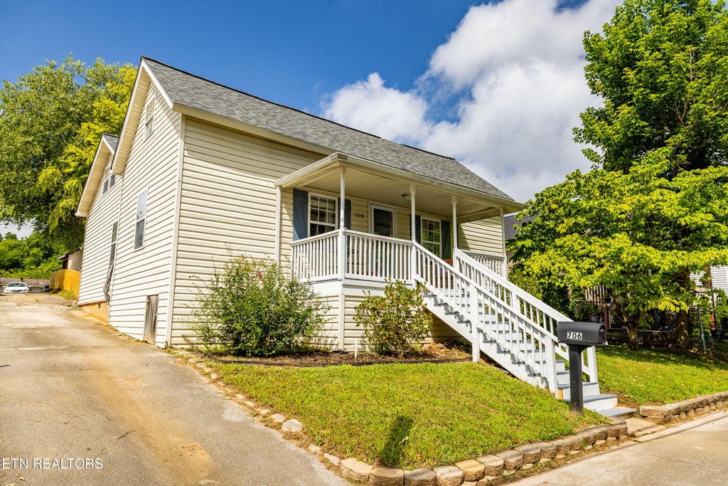 Photo of 706 N C St, Lenoir City, TN 37771 (MLS # 1349094)