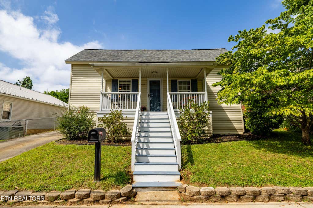 Photo of 706 N C St, Lenoir City, TN 37771 (MLS # 1349094)