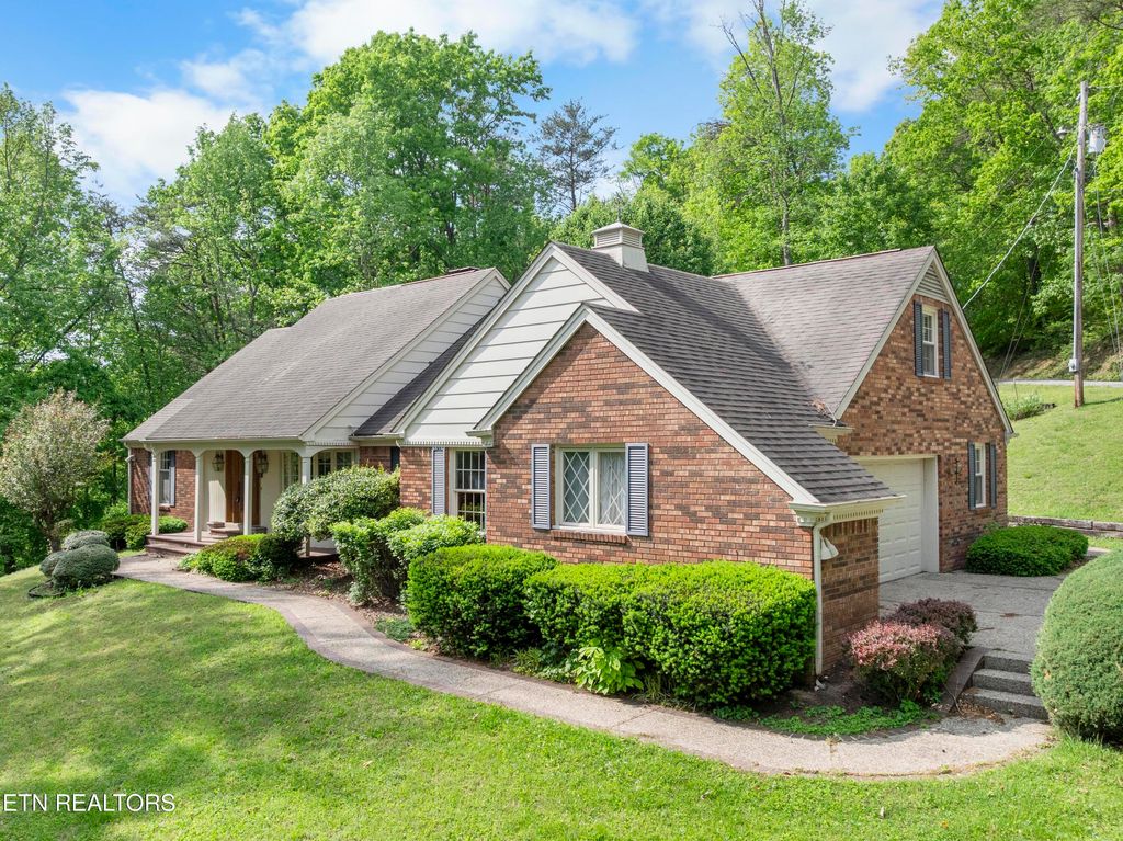 Photo of 145 Lynn Ave, Jellico, TN 37762 (MLS # 1299627)