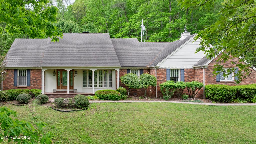 Photo of 145 Lynn Ave, Jellico, TN 37762 (MLS # 1299627)