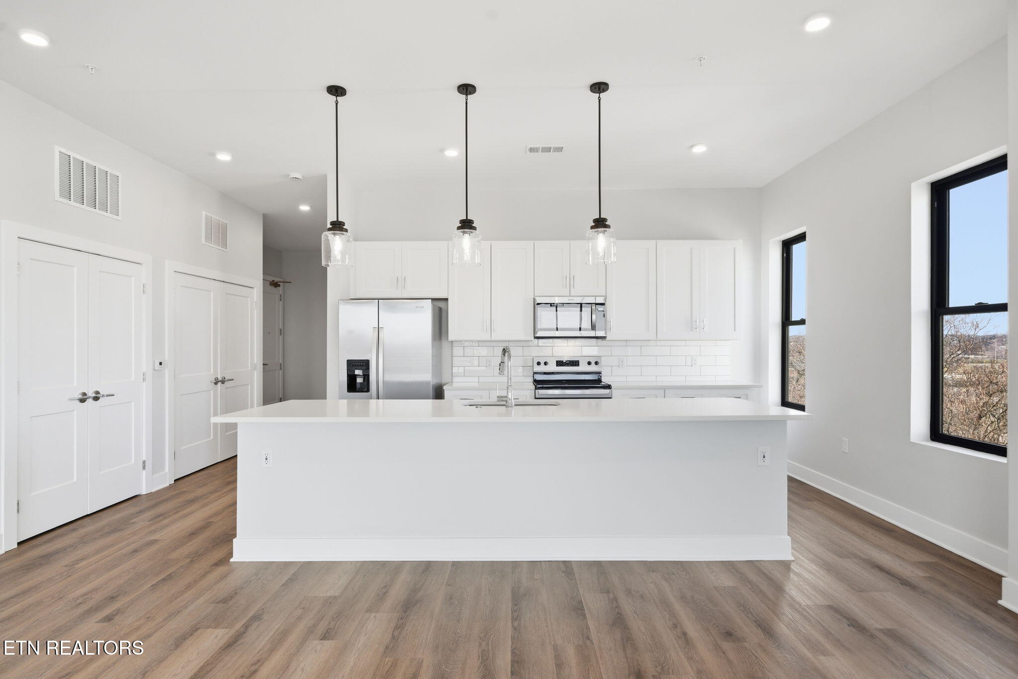 327 W Summit Hill Drive 700