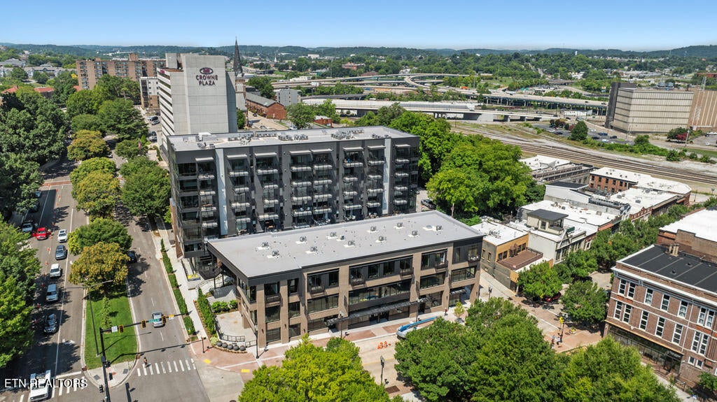 327 W Summit Hill Drive 700