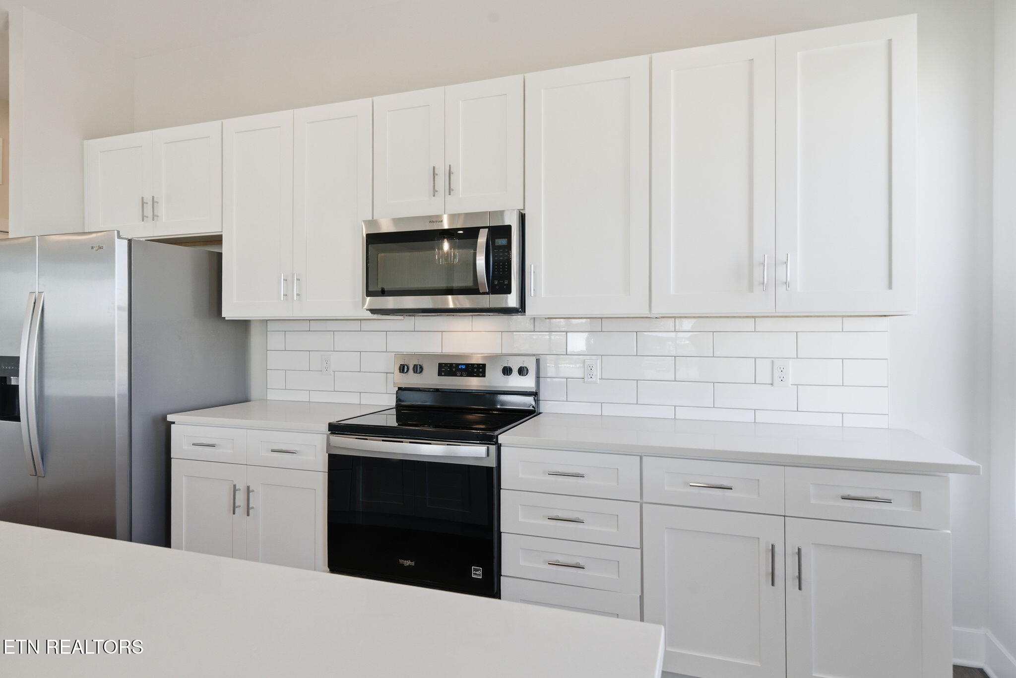 327 W Summit Hill Drive 700
