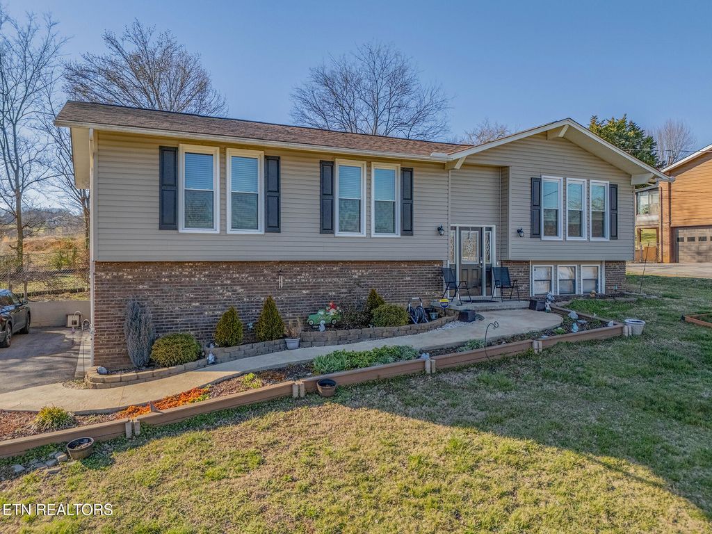 Photo of 1105 Venido Drive, Knoxville, TN 37932 (MLS # 1330819)