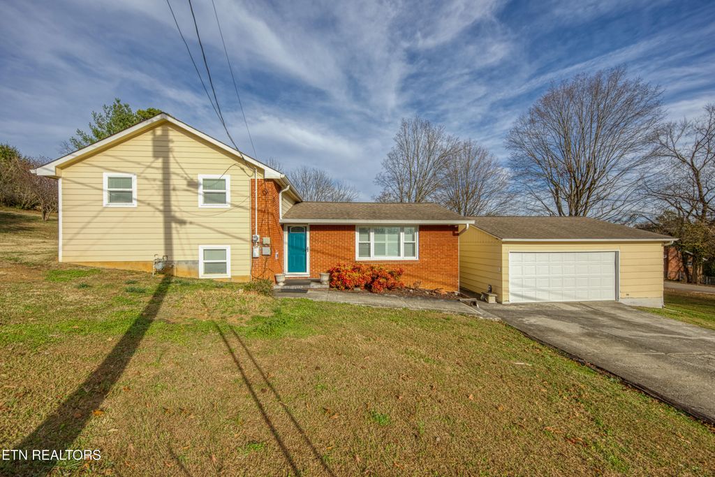 Photo of 2000 Shangri La Drive, Knoxville, TN 37914 (MLS # 1323036)