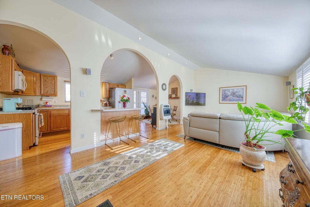 Photo of 2000 Shangri La Drive, Knoxville, TN 37914 (MLS # 1323036)