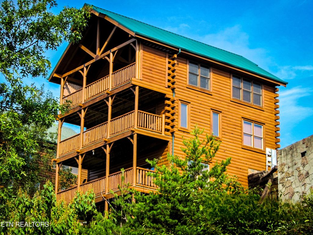 Photo of 2828 White Oak Ridge Lane, Sevierville, TN 37862 (MLS # 1338461)