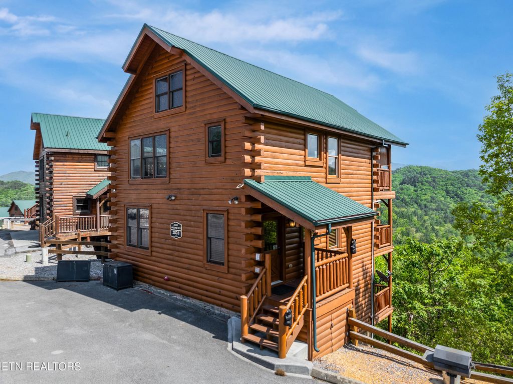 Photo of 2828 White Oak Ridge Lane, Sevierville, TN 37862 (MLS # 1338461)