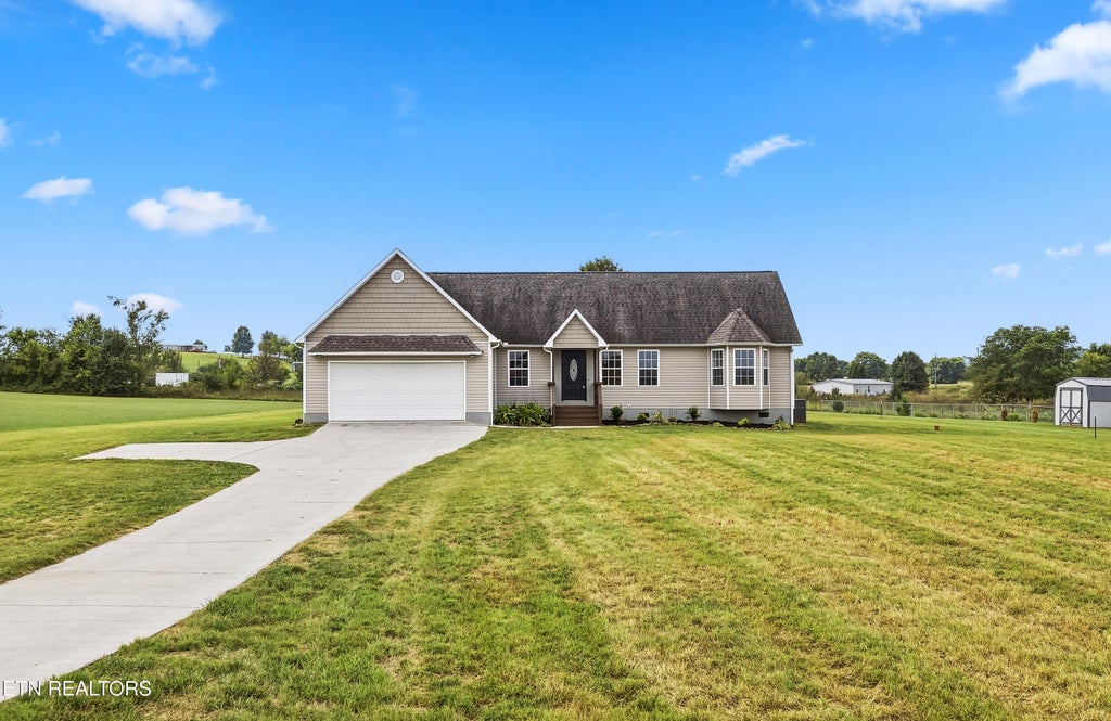 Photo of 941 Oakland Rd, Sweetwater, TN 37874 (MLS # 1356974)