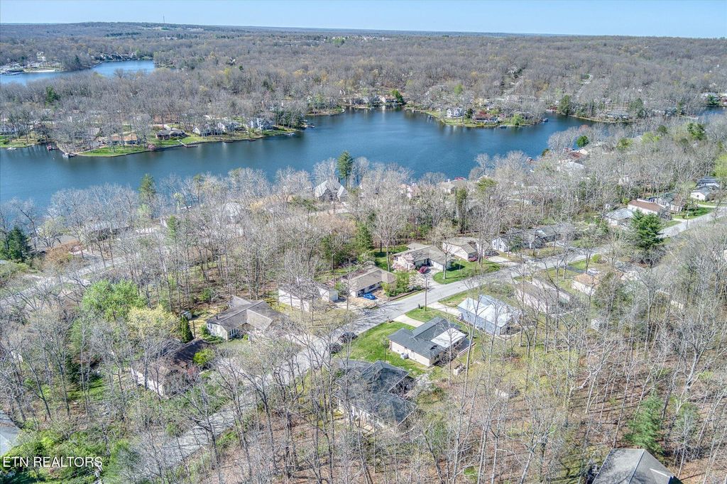 Photo of 114 Lakeshire Drive, Crossville, TN 38558 (MLS # 1297592)