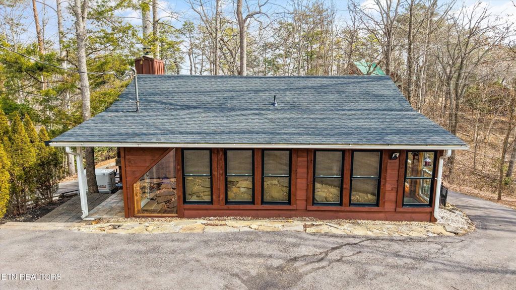 Photo of 1645 Ridgecrest Drive, Sevierville, TN 37876 (MLS # 1329161)