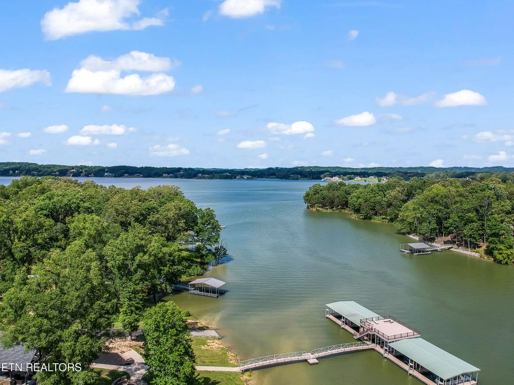 Photo of 2 Deerwood Drive, Dandridge, TN 37725 (MLS # 1293796)