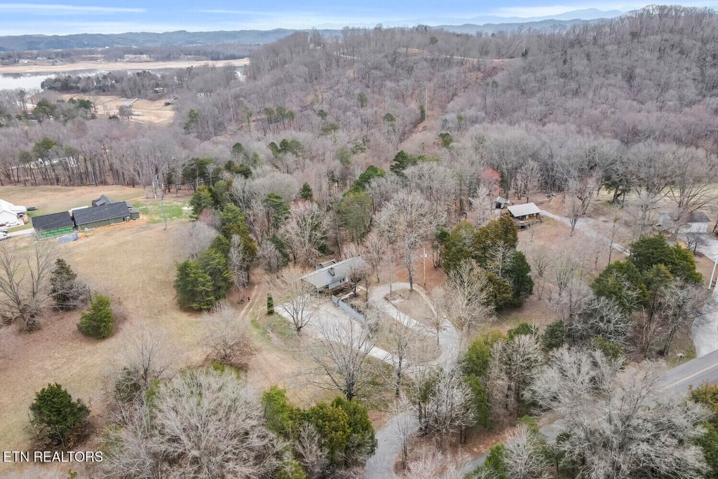 Photo of 2 Deerwood Drive, Dandridge, TN 37725 (MLS # 1293796)