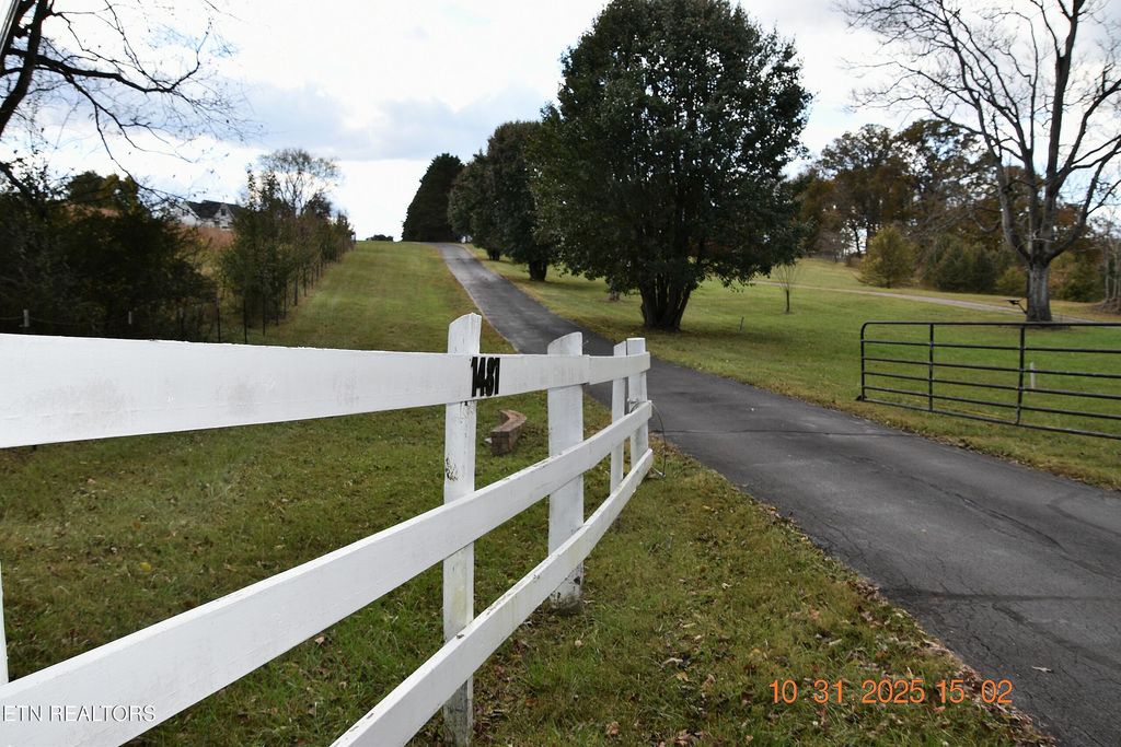 Photo of 1481 Indian Warpath Rd, Sevierville, TN 37876 (MLS # 1320539)