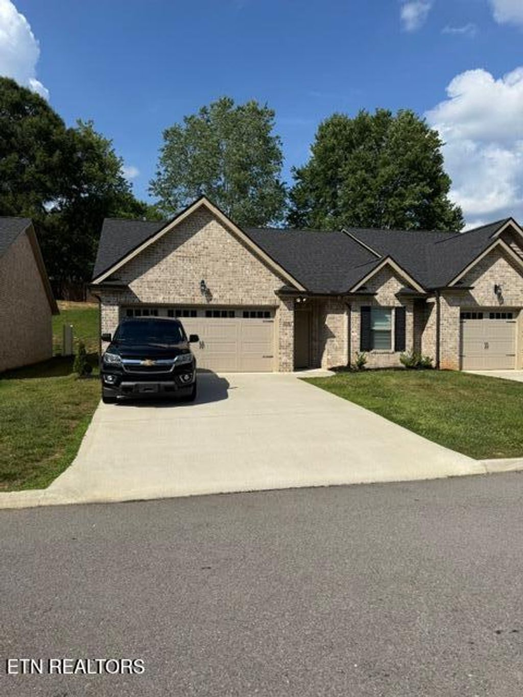 Photo of 5918 Knox Hill Way, Knoxville, TN 37912 (MLS # 1340583)