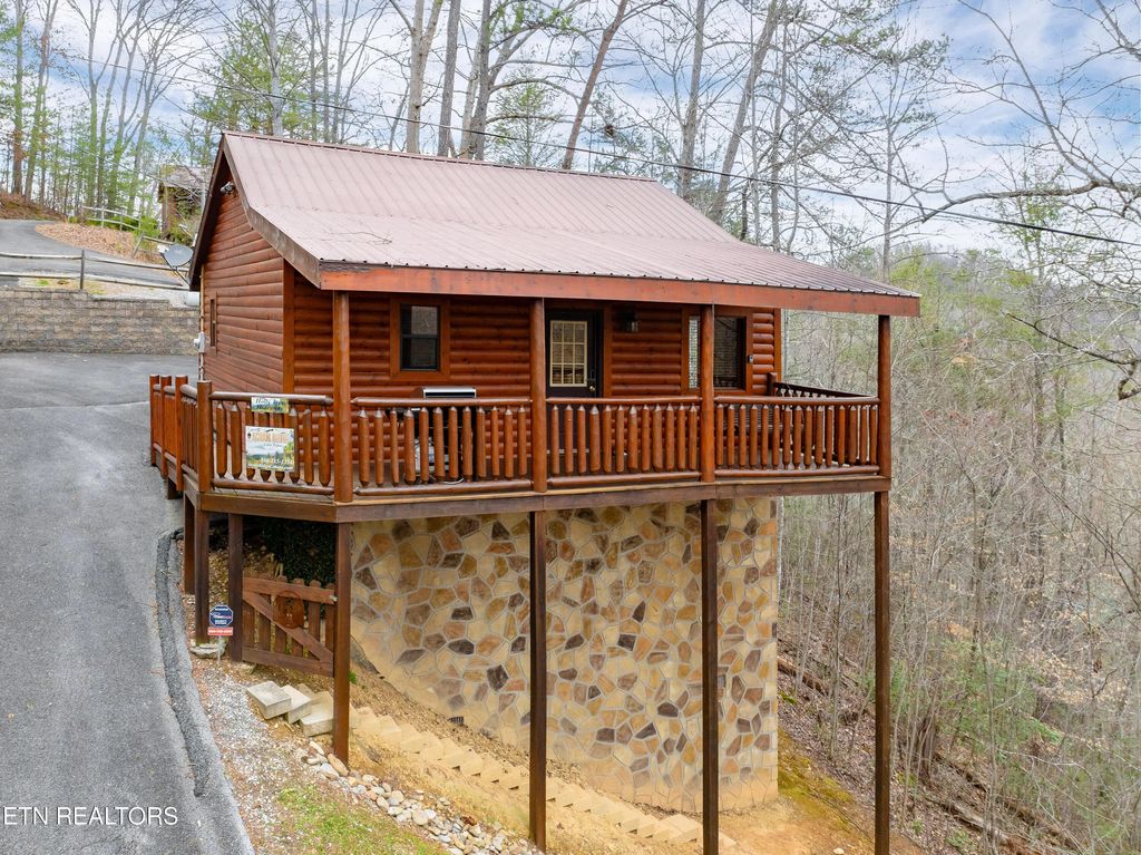 Photo of 3830 Katelyns Lane, Sevierville, TN 37876 (MLS # 1330102)