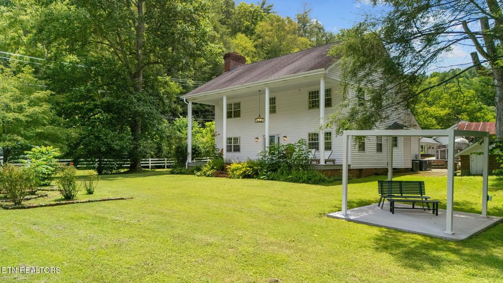 Photo of 1139 Glades Rd, Gatlinburg, TN 37738 (MLS # 1327830)
