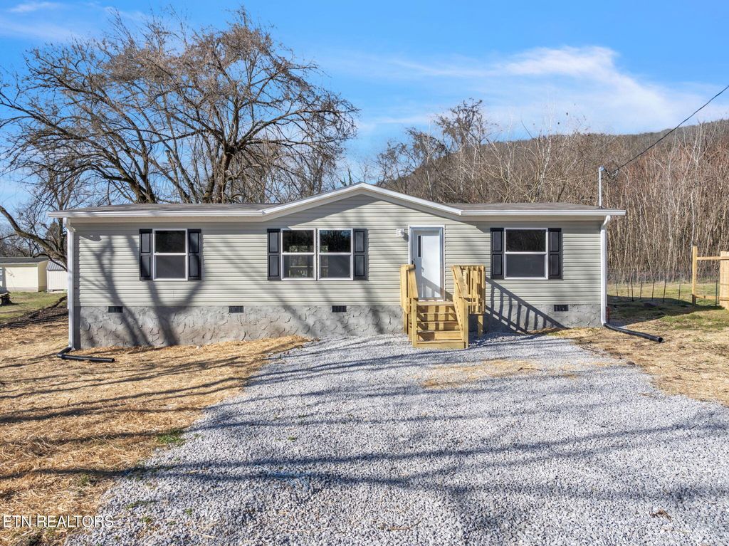 Photo of 621 W Strang St, Rockwood, TN 37854 (MLS # 1292281)