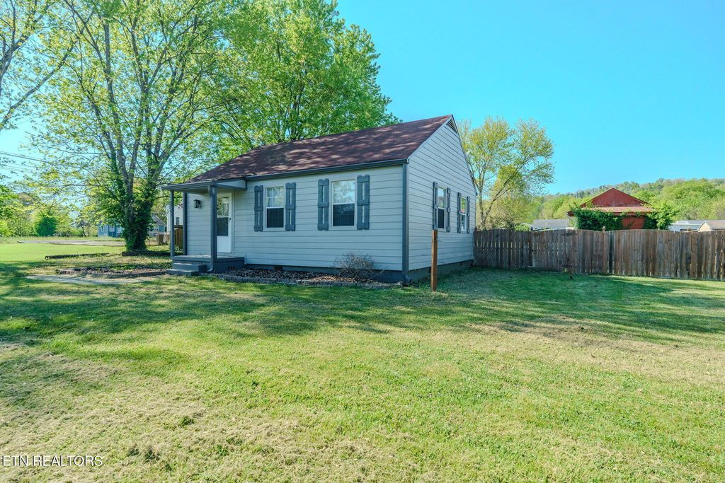 Photo of 3703 Fairmont Blvd, Knoxville, TN 37917 (MLS # 1336586)