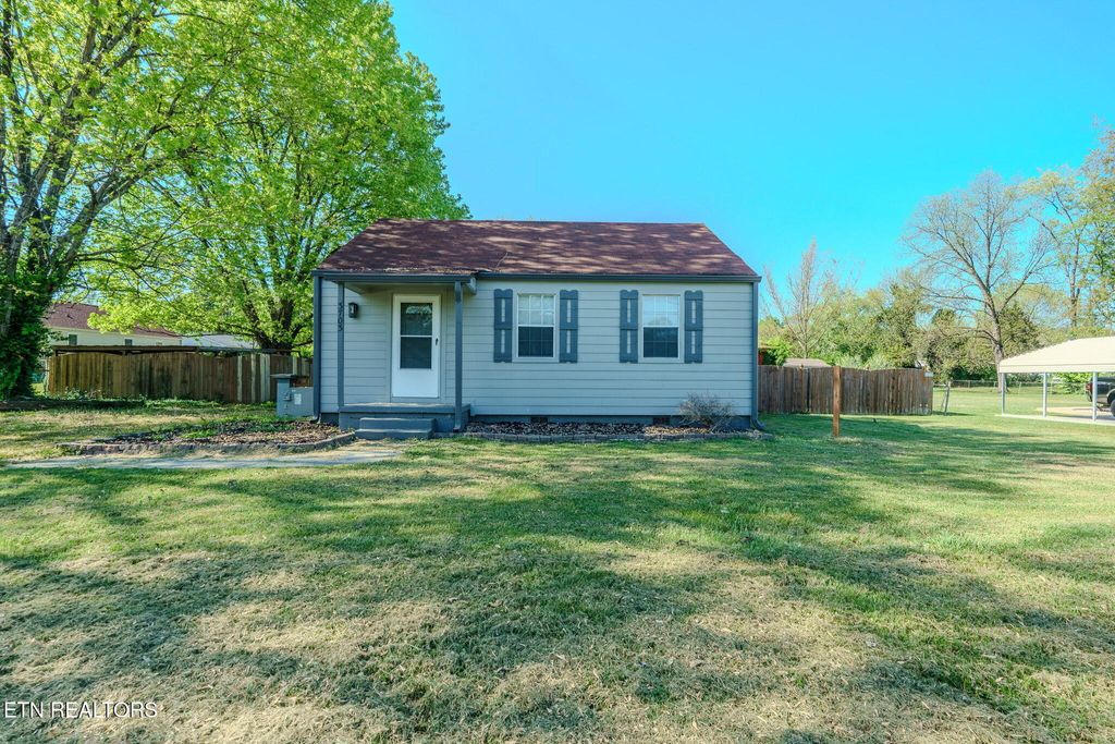 Photo of 3703 Fairmont Blvd, Knoxville, TN 37917 (MLS # 1336586)