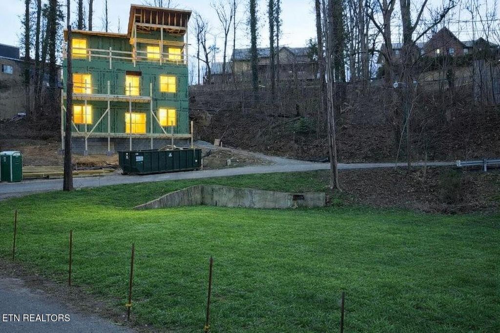 Photo of 322 Circle Drive, Gatlinburg, TN 37738 (MLS # 1326710)