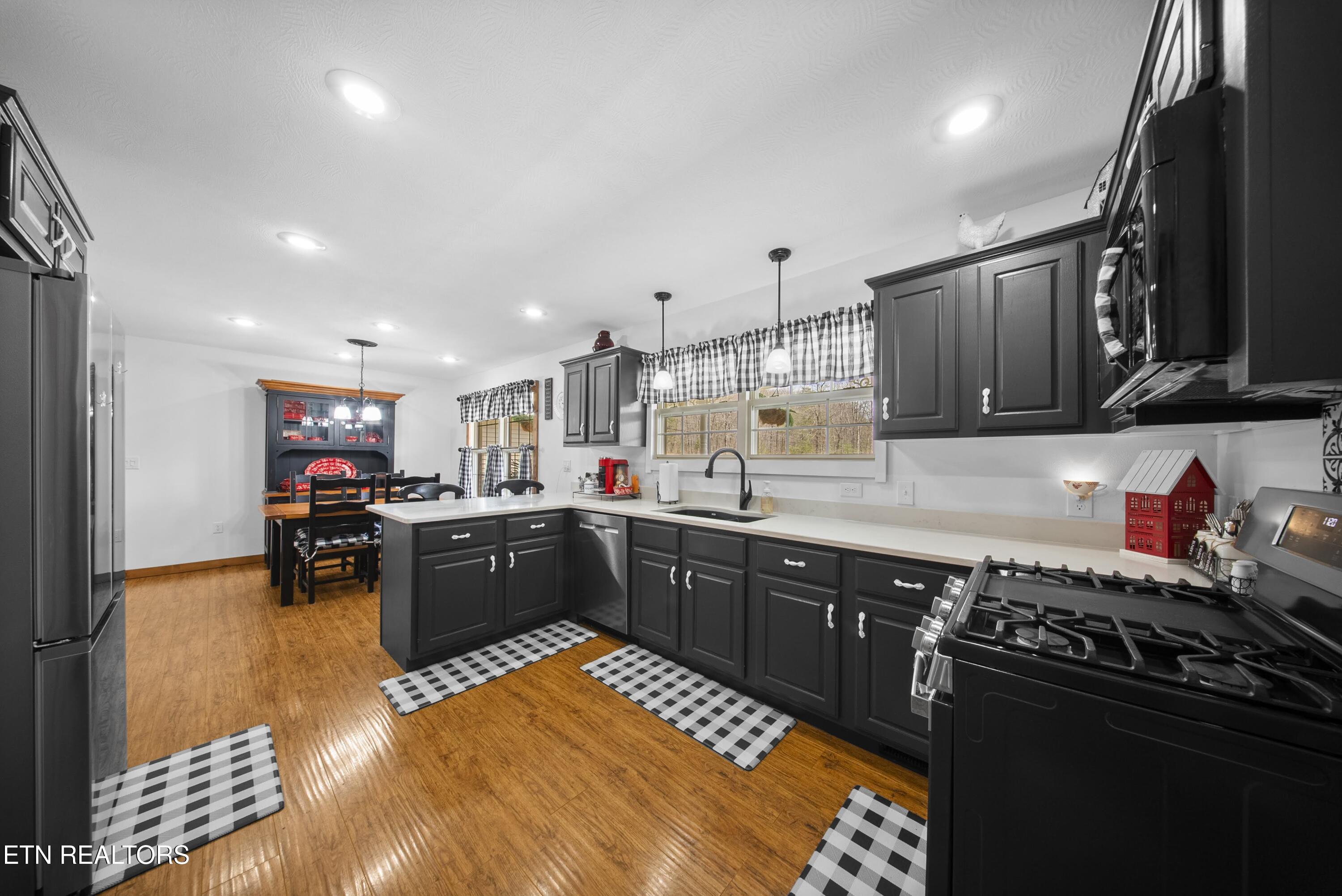 533 T Road Rd