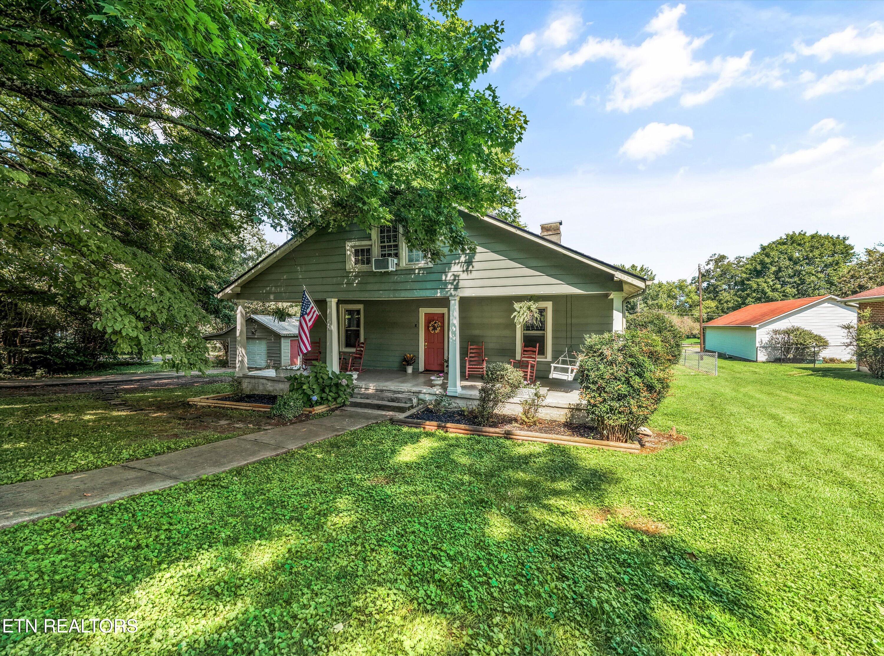 8 W Farrell St