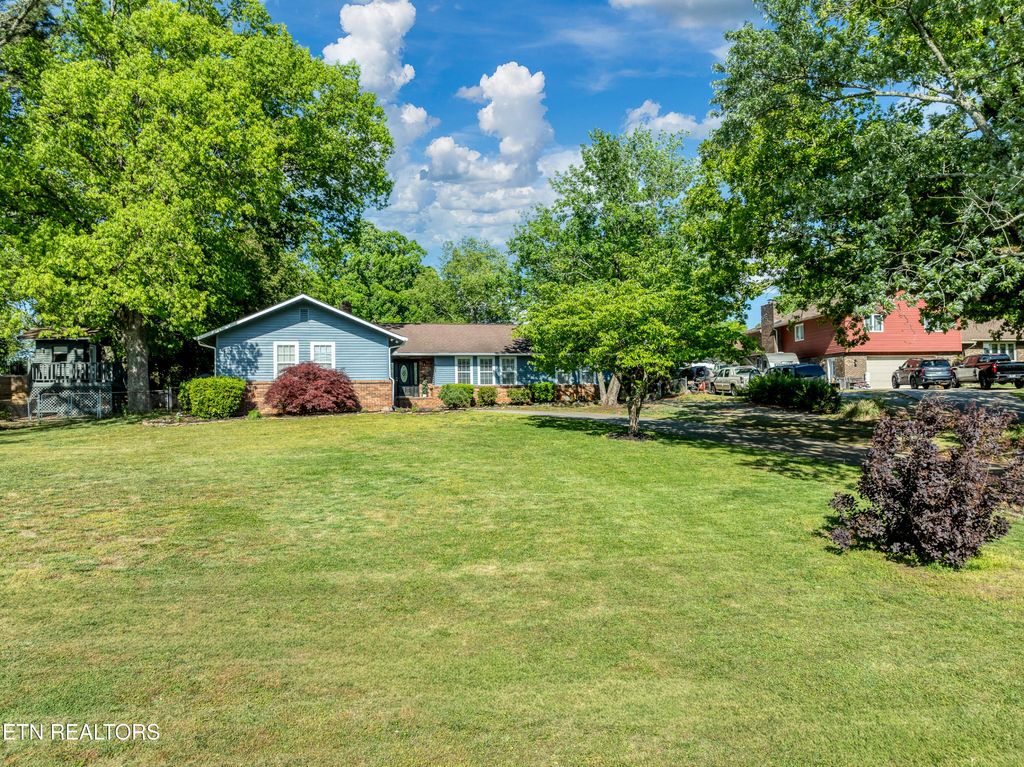 Photo of 202 Candora Rd, Maryville, TN 37804 (MLS # 1337898)