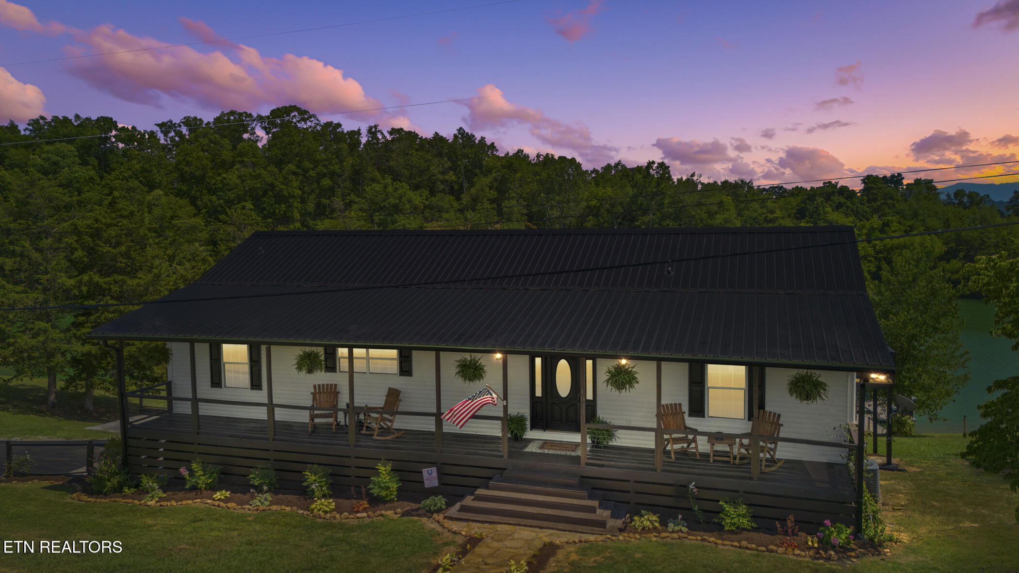 1033 Sunset View Rd