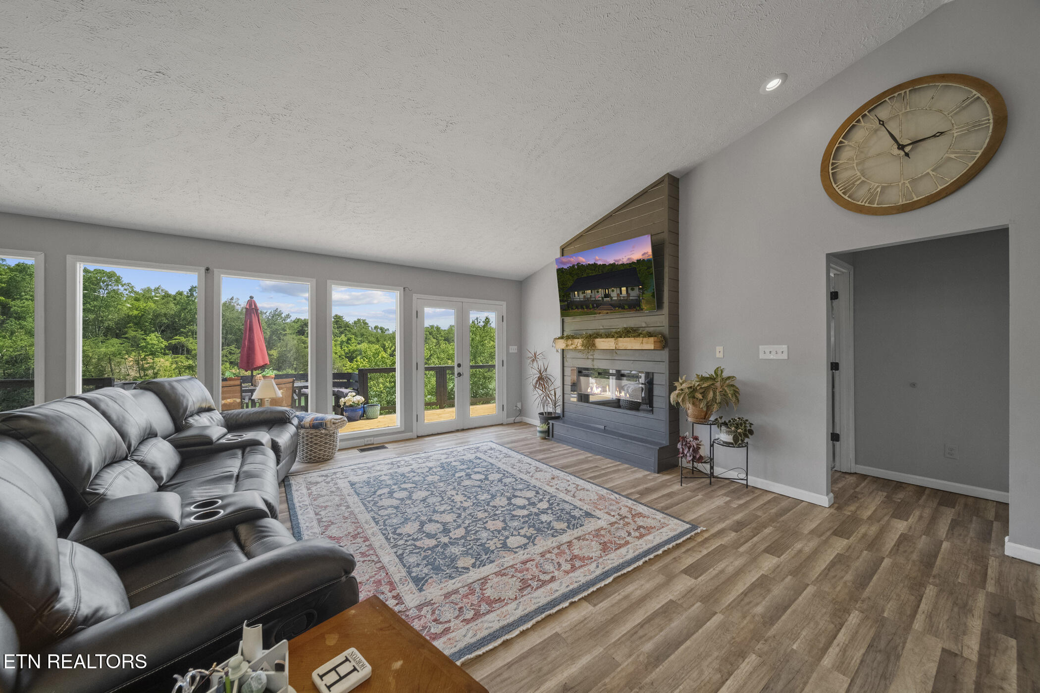 1033 Sunset View Rd