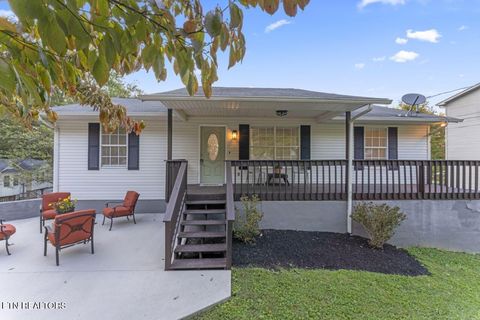 Photo of 6011 Rolling Ridge Drive, Knoxville, TN 37921 (MLS # 1317535)