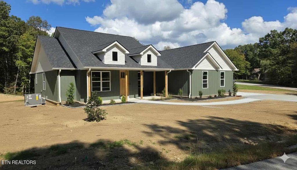 Photo of 1128 Cumberland View Drive, Crossville, TN 38571 (MLS # 1318774)