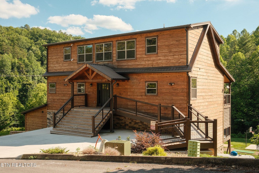 Photo of 3036 Cloudburst Drive, Sevierville, TN 37862 (MLS # 1345562)