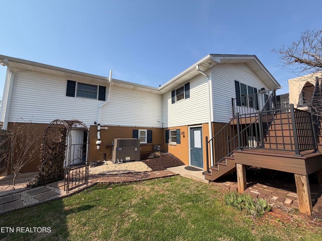 Photo of 724 Hidden Valley Rd, Knoxville, TN 37923 (MLS # 1330951)