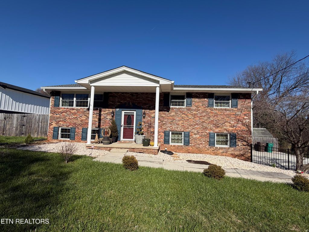 Photo of 724 Hidden Valley Rd, Knoxville, TN 37923 (MLS # 1330951)