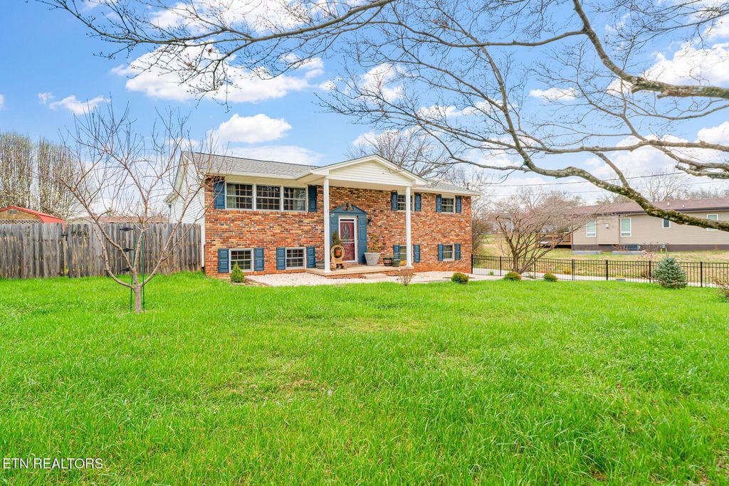 Photo of 724 Hidden Valley Rd, Knoxville, TN 37923 (MLS # 1330951)