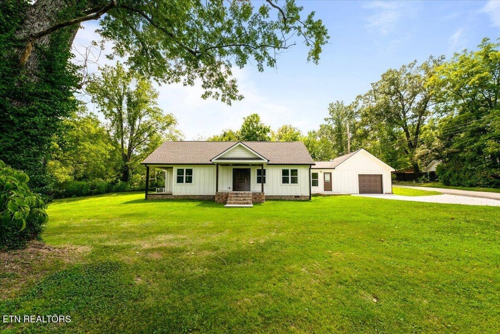 Photo of 216 Lafayette St, Oneida, TN 37841 (MLS # 1351241)