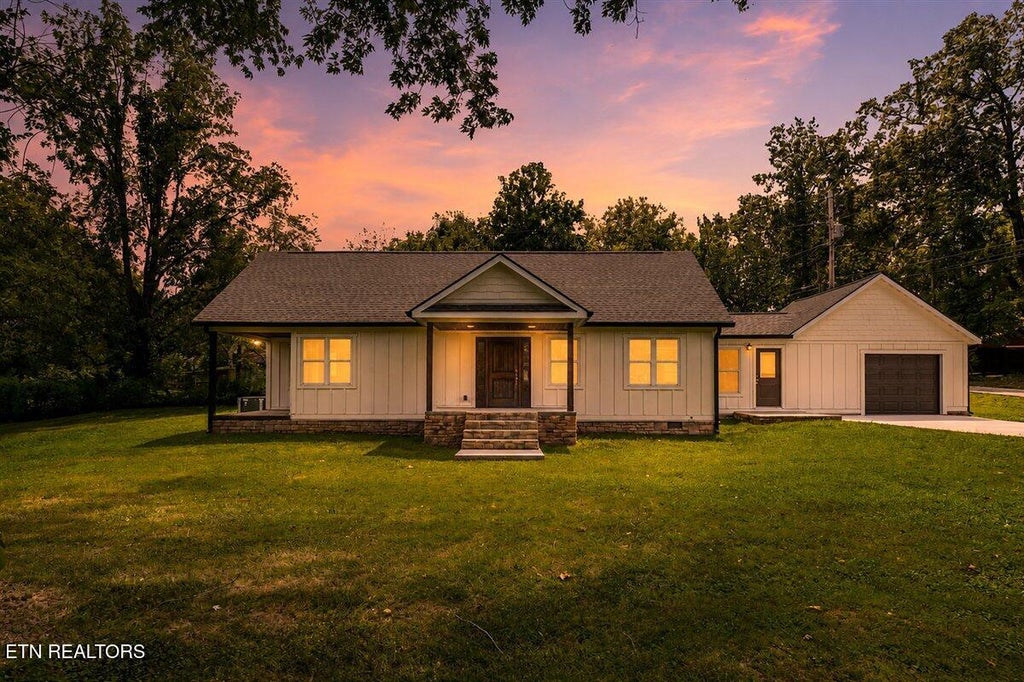 Photo of 216 Lafayette St, Oneida, TN 37841 (MLS # 1351241)