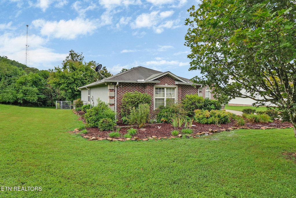 Photo of 122 Twin Oaks Drive, Rockwood, TN 37854 (MLS # 1349714)