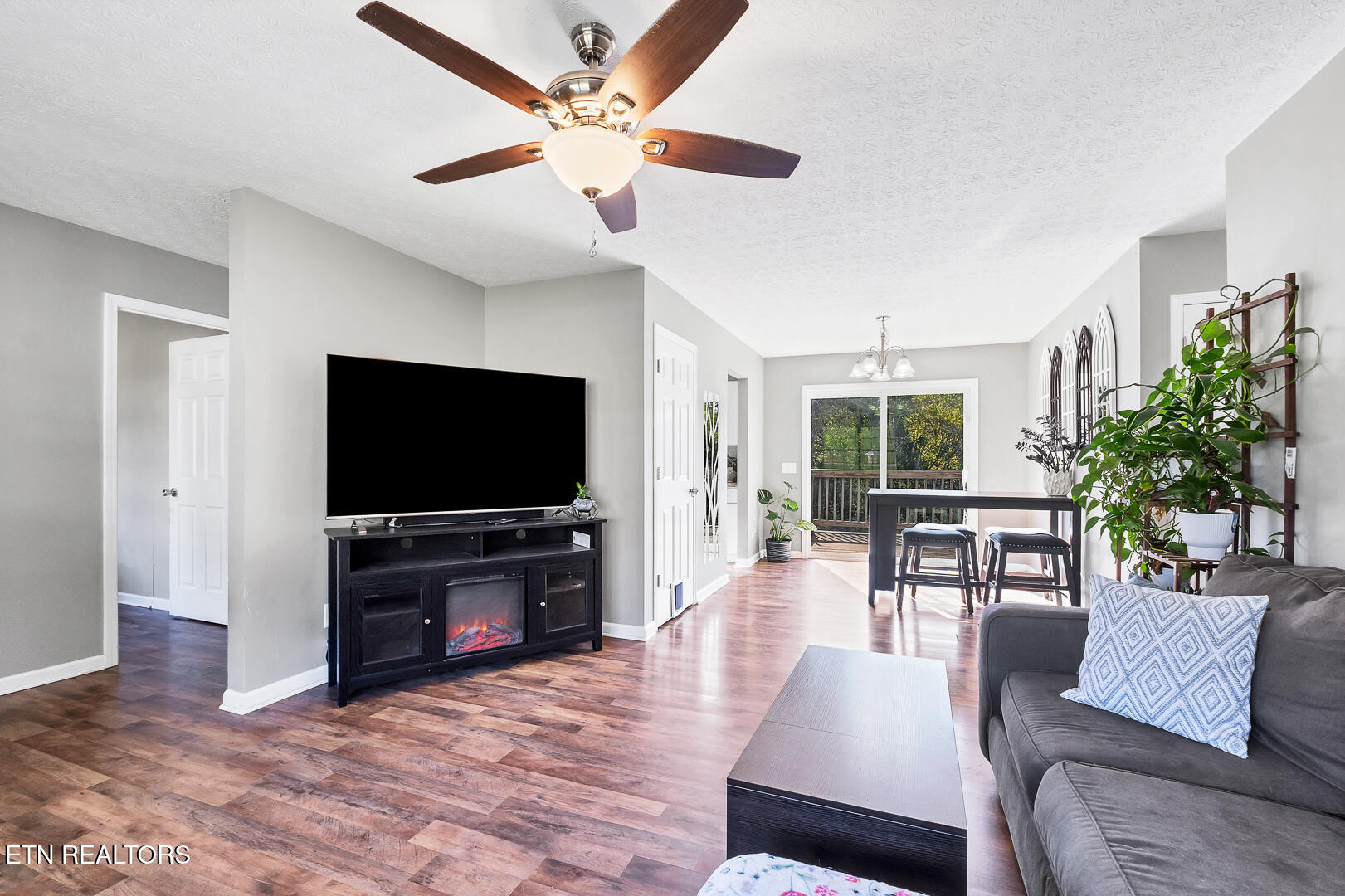 2812 Ridgeview Drive