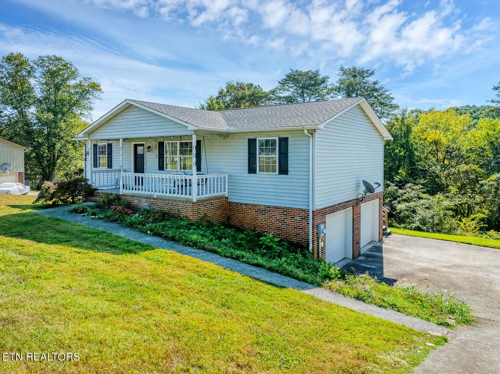 Photo of 2812 Ridgeview Drive, Maryville, TN 37801 (MLS # 1318369)