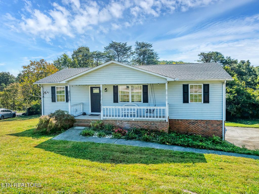 Photo of 2812 Ridgeview Drive, Maryville, TN 37801 (MLS # 1318369)