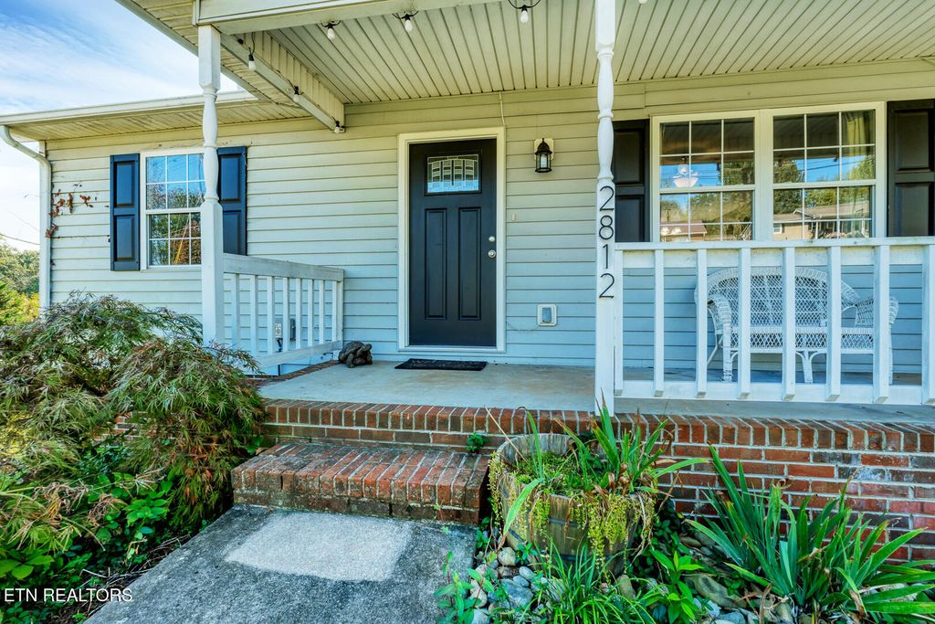 Photo of 2812 Ridgeview Drive, Maryville, TN 37801 (MLS # 1318369)